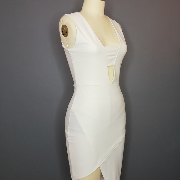 White Keyhole Asymmetrical Dress - Picture 3 of 4